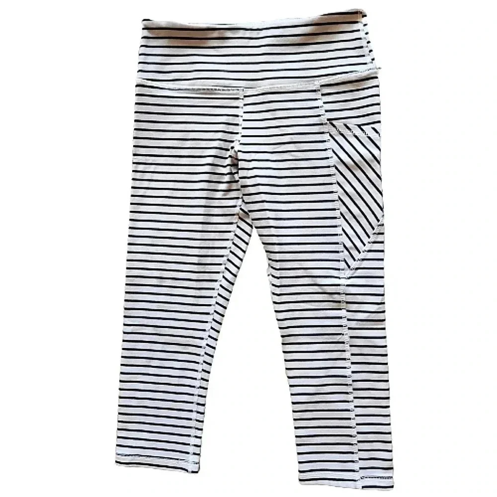 NWOT Glyder black and white crisp patterned striped capri leggings Size XS